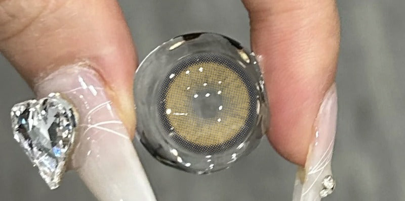 Vega Lenses / Cats Glances
